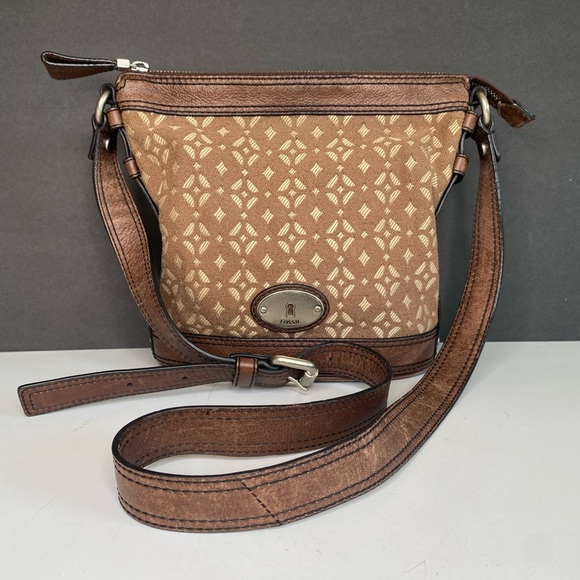 FOSSIL Bucket Style Top Zipper GORGEOUS Geometric TAPESTRY Leather shoulder Bag - Picture 1 of 8